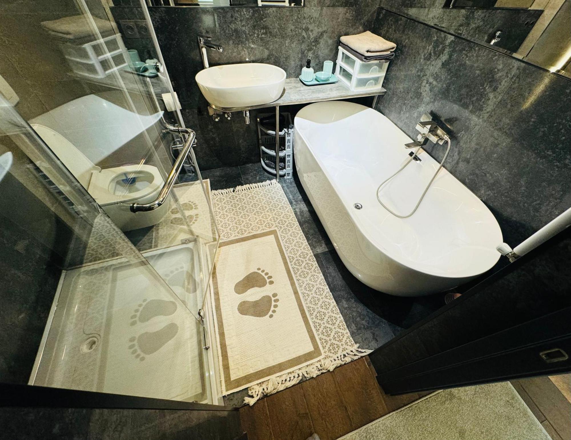 Rentnow Modern Lux Apartment In Centre Chisinau Exterior photo